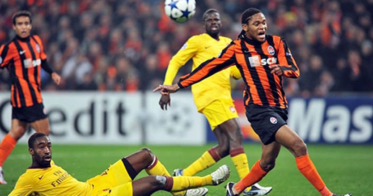 На 28-й хвилині після подачі Жадсона зі штрафного ударом головою м&#039;яч забив Дмитро Чигринський. / © AFP