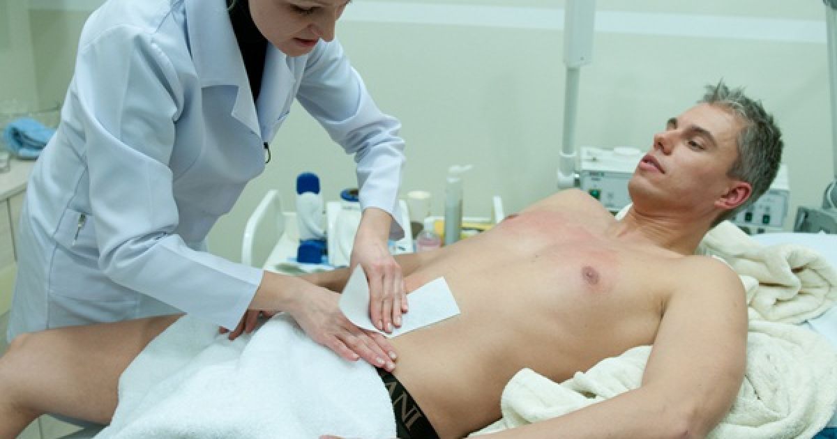 Ведучий шоу "Мій зможе" Андрій Доманський перевіряє всі завдання учасників на собі