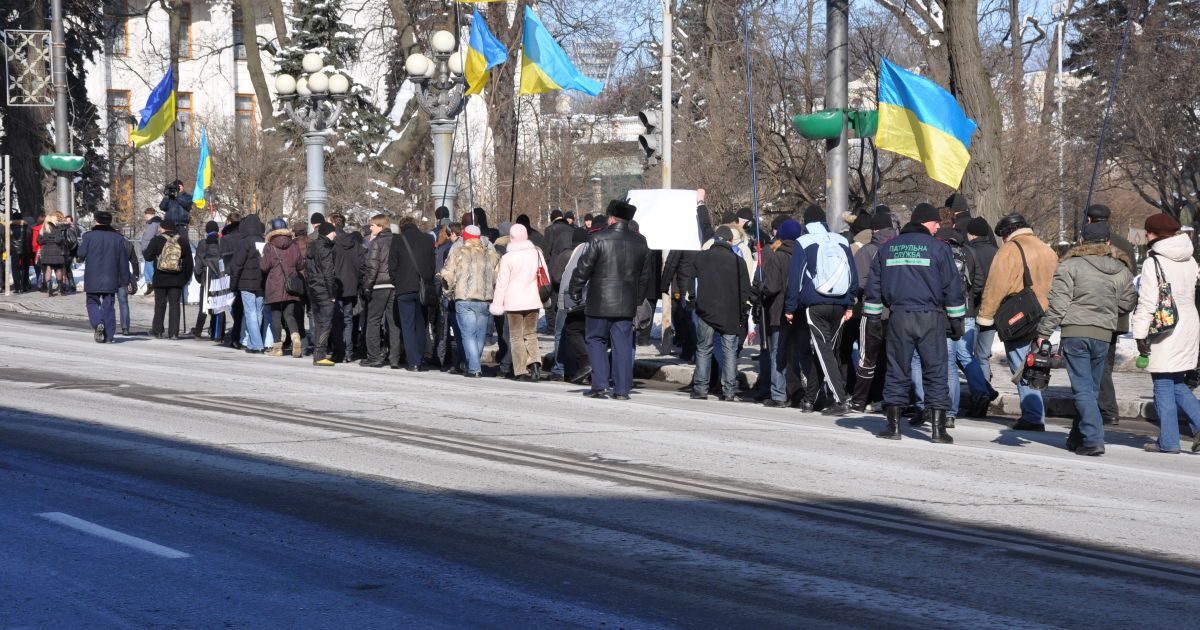 Учасники акції протесту пройшли маршем від метро "Арсенальна" до будівлі Верховної ради