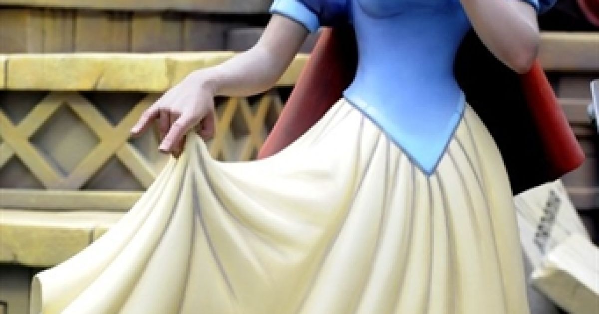 Одніїєю з ключових подій фестивалю Фальяс є парад гігантських (до 20 метрів) ляльок / © AFP