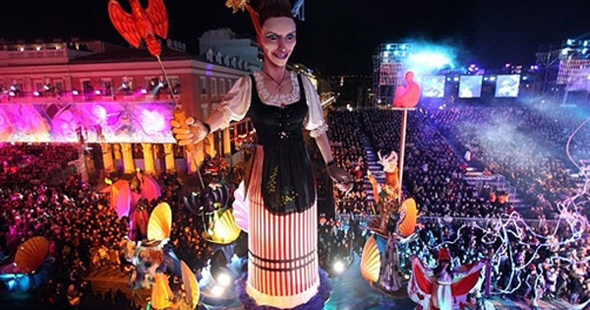Франція, Ніцца. Платформа "Королева Ніцци" бере участь у 127-му Ніццькому карнавалі, який присвячений "Середземноморському королю". / © AFP