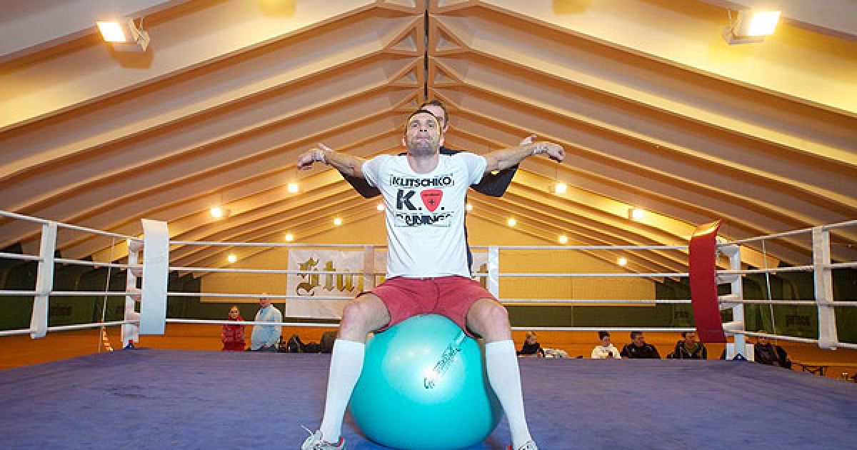 Чемпіон світу у суперважкій вазі за версією WBC Віталій Кличко готується до бою з кубинцем Одальєром Солісом. / © Klitschko / Facebook