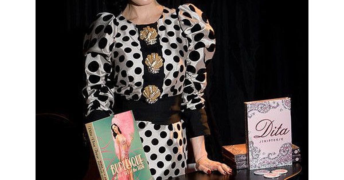 Зіркою виставки-ярмарку Erotica 2010 стала Діта фон Тіз, яка презентувала дві свої книги "Бурлеск" і "Діта".