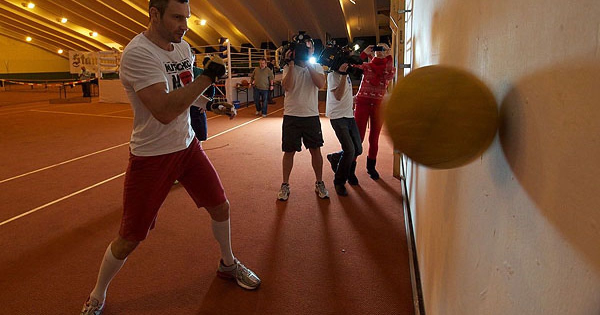Чемпіон світу у суперважкій вазі за версією WBC Віталій Кличко готується до бою з кубинцем Одальєром Солісом. / © Klitschko / Facebook