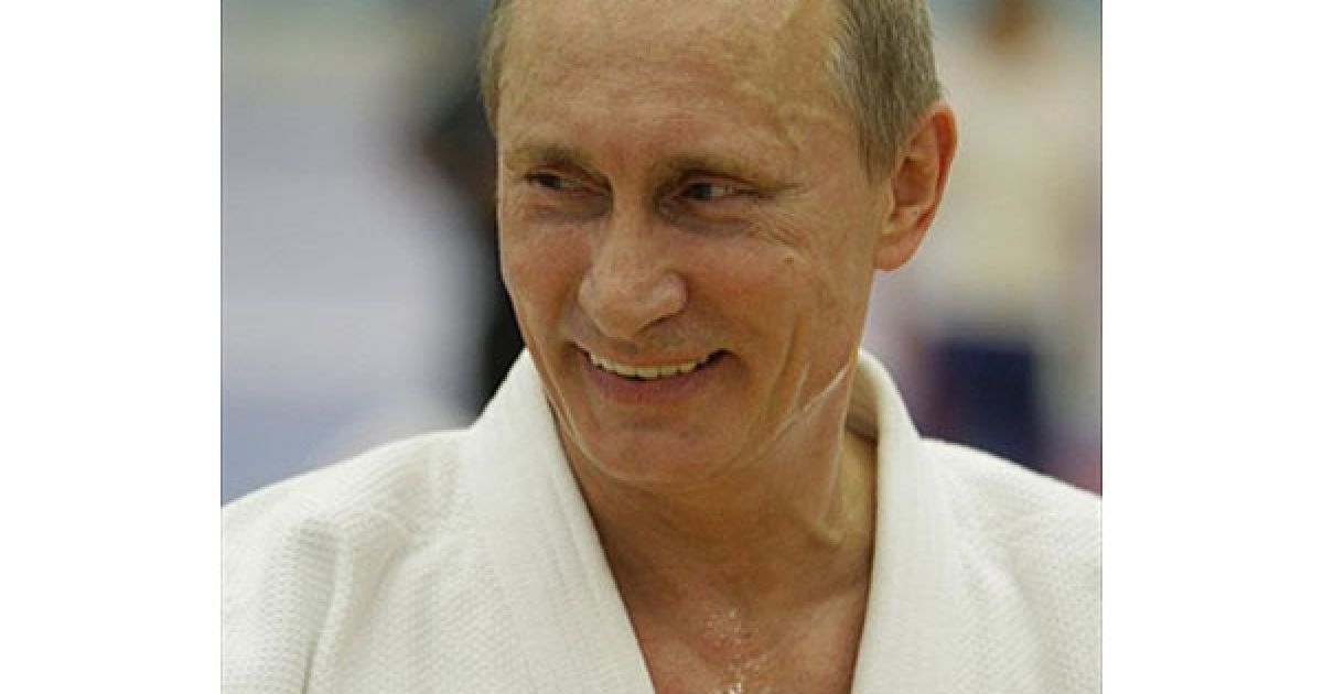 Прем&#039;єр-міністр Росії Володимир Путін провів півгодинне тренування з дзюдо у спортивному комплексі "Москва" у Санкт-Петербурзі, під час якого встиг змінити трьох спаринг-партнерів. / © AFP