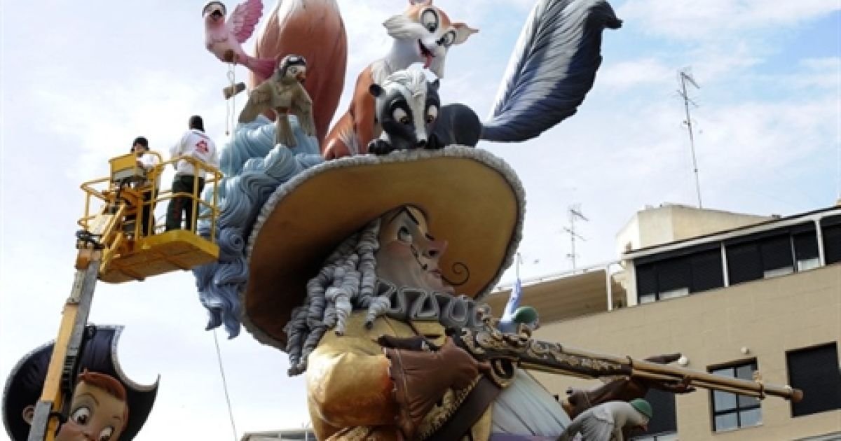 Підготовка ляльок до фестивалю Фальяс (Las Fallas) &mdash; свята вогню і приходу весни. / © AFP