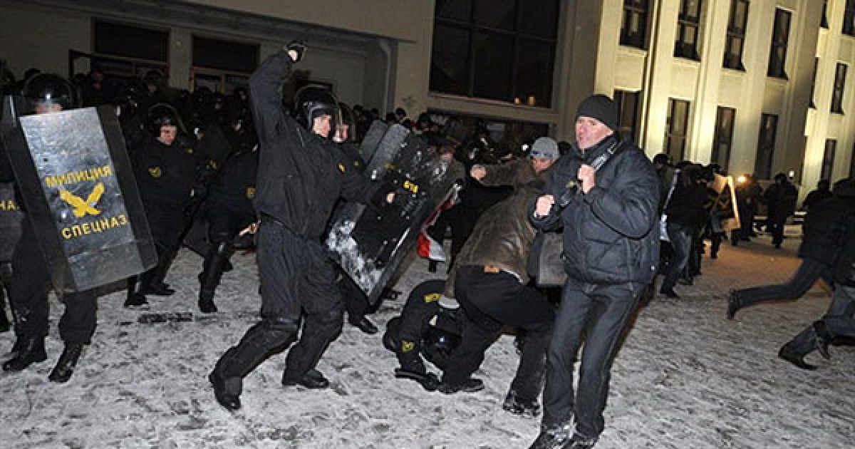 Близько 600 учасників мітингів опозиції, які пройшли у Мінську, були затримані та засуджені до адміністративних арештів. / © AFP