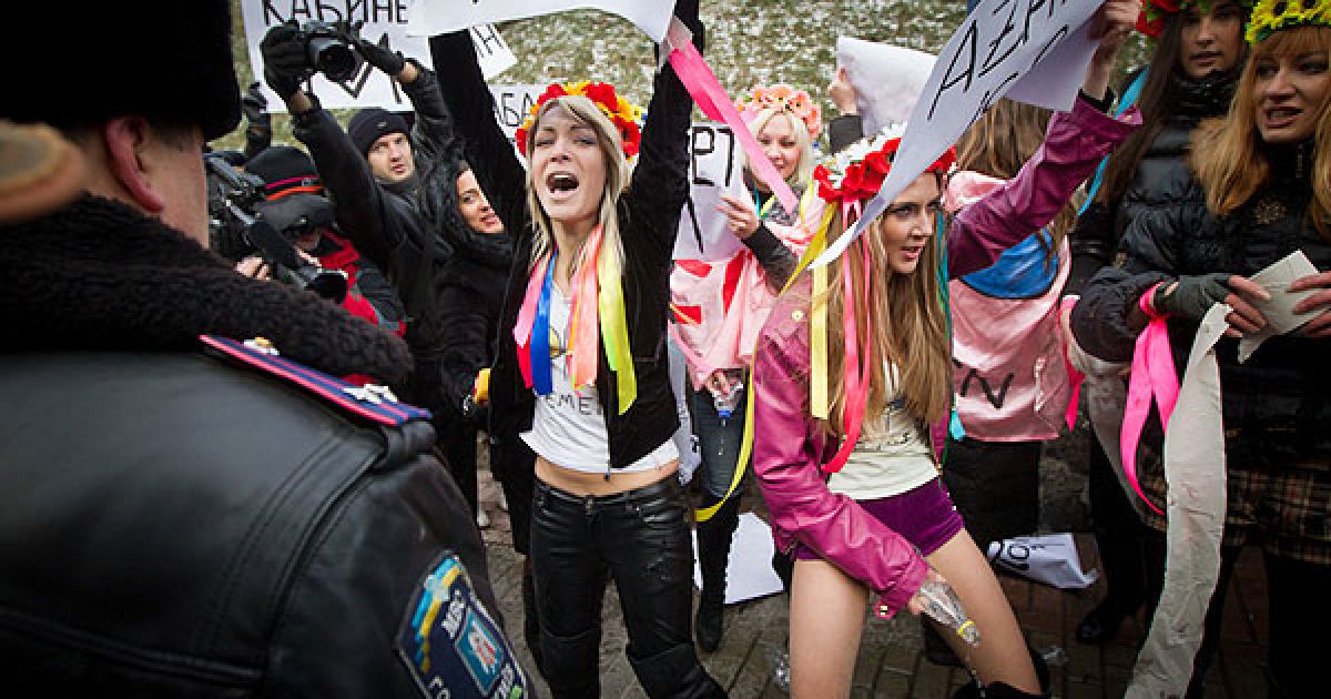 Жіночий рух FEMEN провів у Києві акцію проотесту "Кабінет М" / © Жіночий рух FEMEN