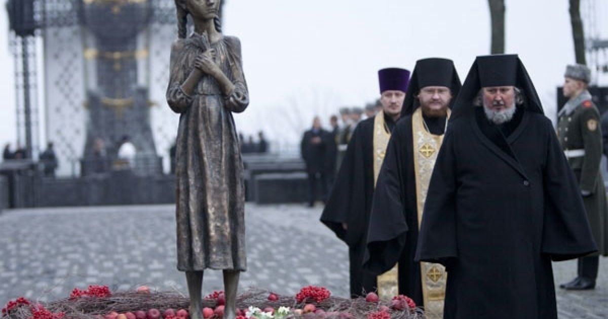 27 листопада Україна вшановує жертв Голодомору. В країні відбулась загальнонаціональна хвилина мовчання і запалення свічок пам&#039;яті. / © President.gov.ua