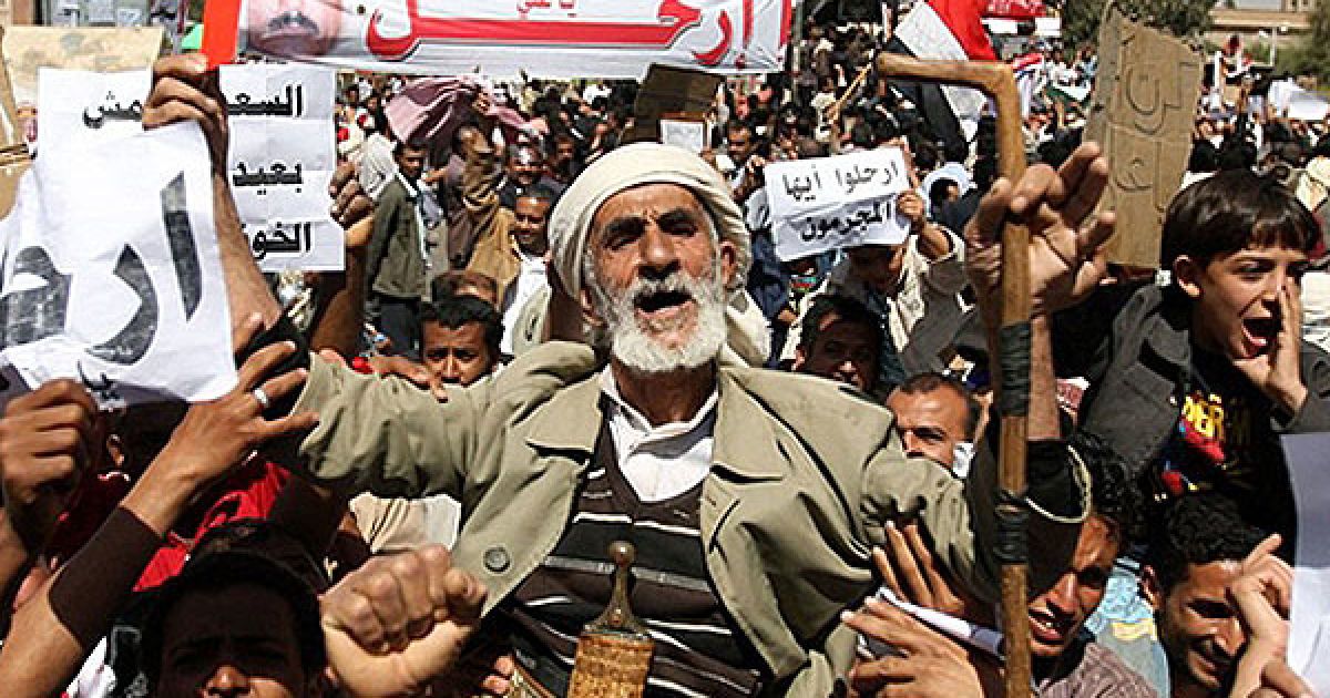 Ємен, Сана. Єменські учасники антиурядових демонстрацій закликають до повалення президента Ємену Алі Абдалли Салеха під час акції протесту у столиці країни Сані. Салех перебуває при владі з 1978 року.