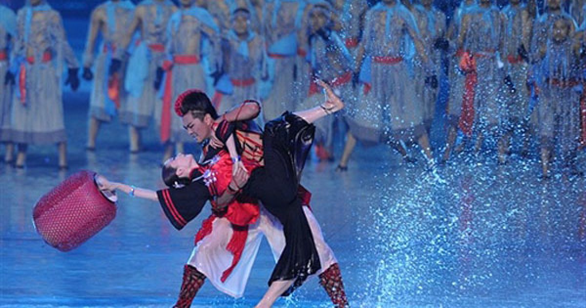 Урочиста церемонія відкриття 16-их Азіатських ігор у китайському місті Гуанчжоу. / © AFP