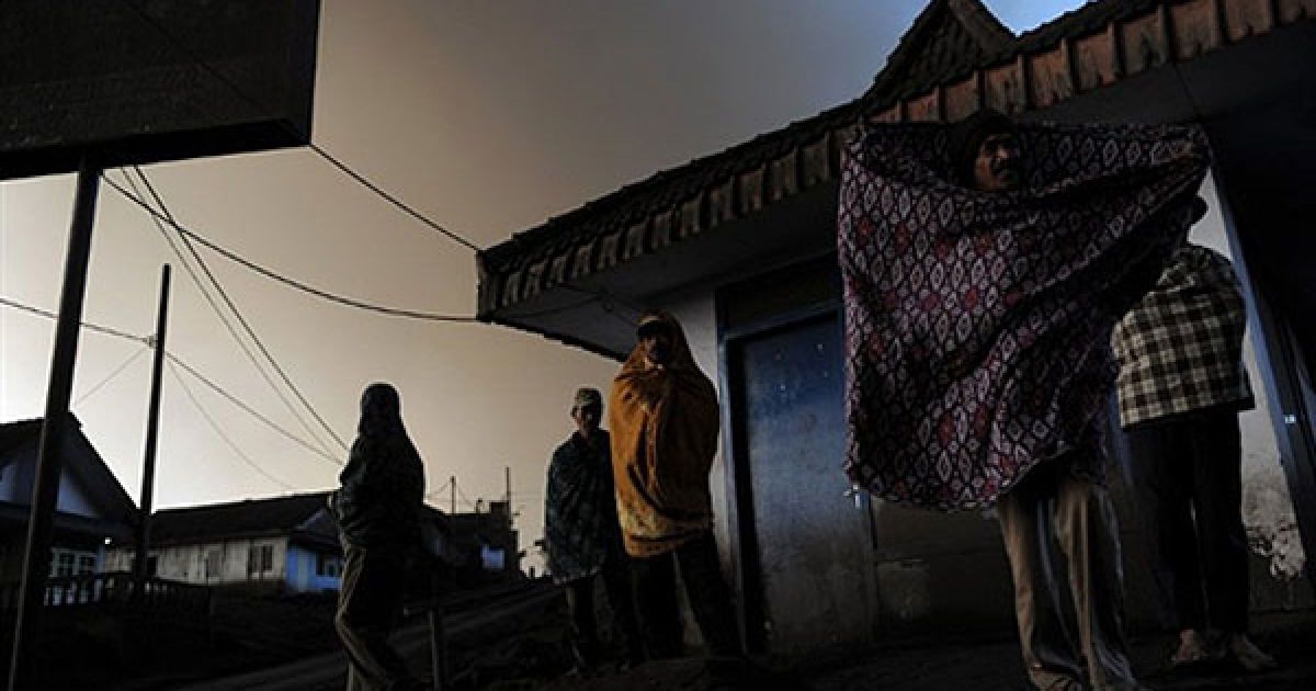 В Індонезії поблизу міста Чеморо Лаванг на сході острова Ява почалось виверження вулкана Бромо. / © AFP