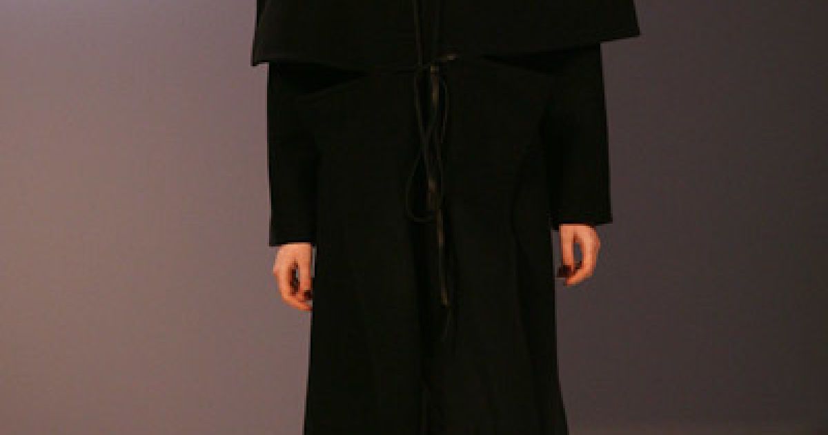 Lует KAMENSKAYAKONONOVA для UFW-2011 створив колекцію, головною героїнею якої є дівчина-мандрівниця.