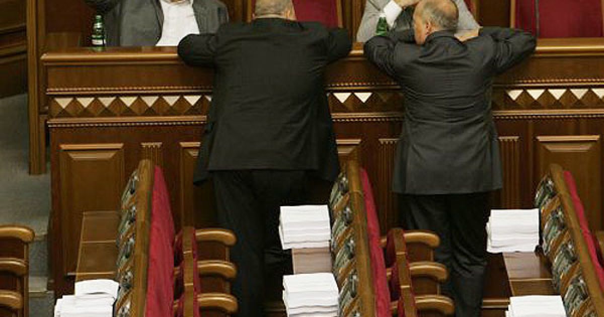 Голова Державного комітету України з питань регуляторної політики і підприємництва Михайло Бродський (другий ліворуч) під час засідання ВР / © УНІАН