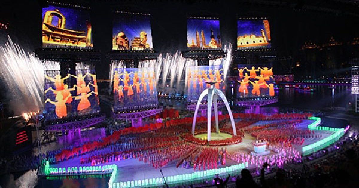 Урочиста церемонія відкриття 16-их Азіатських ігор у китайському місті Гуанчжоу. / © AFP