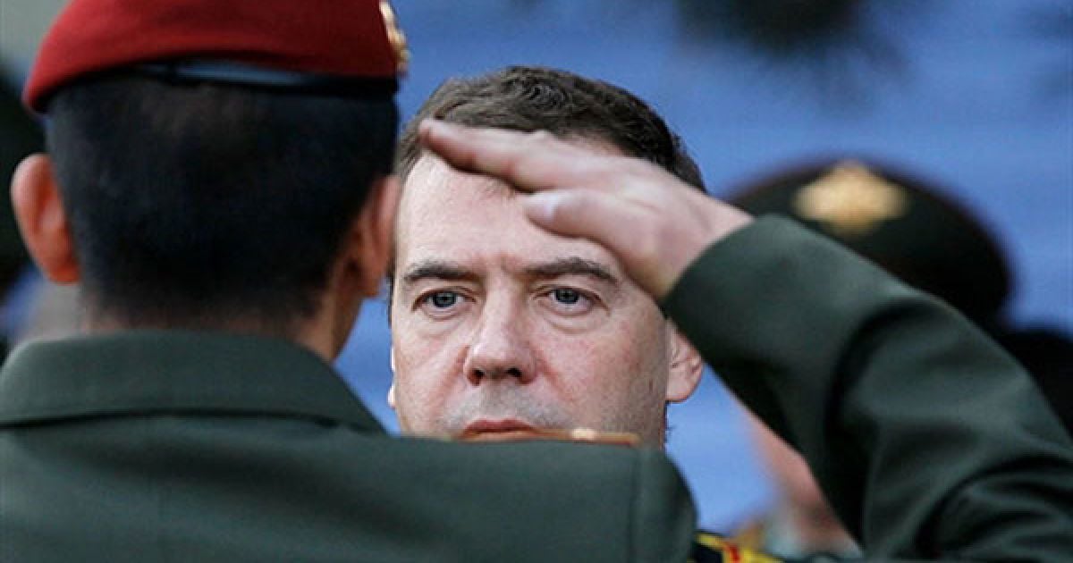 Росія, Кисловодськ. Президент Росії Дмитро Мєдвєдєв відвідав гарнізон військ внутрішніх справ у місті Кисловодськ на Північному Кавказі. / © AFP