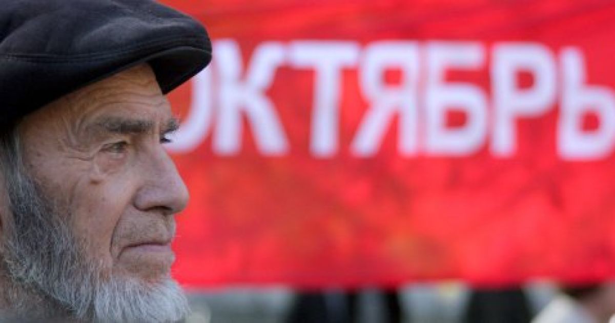 Святкування 7 листопада. Ілюстрація