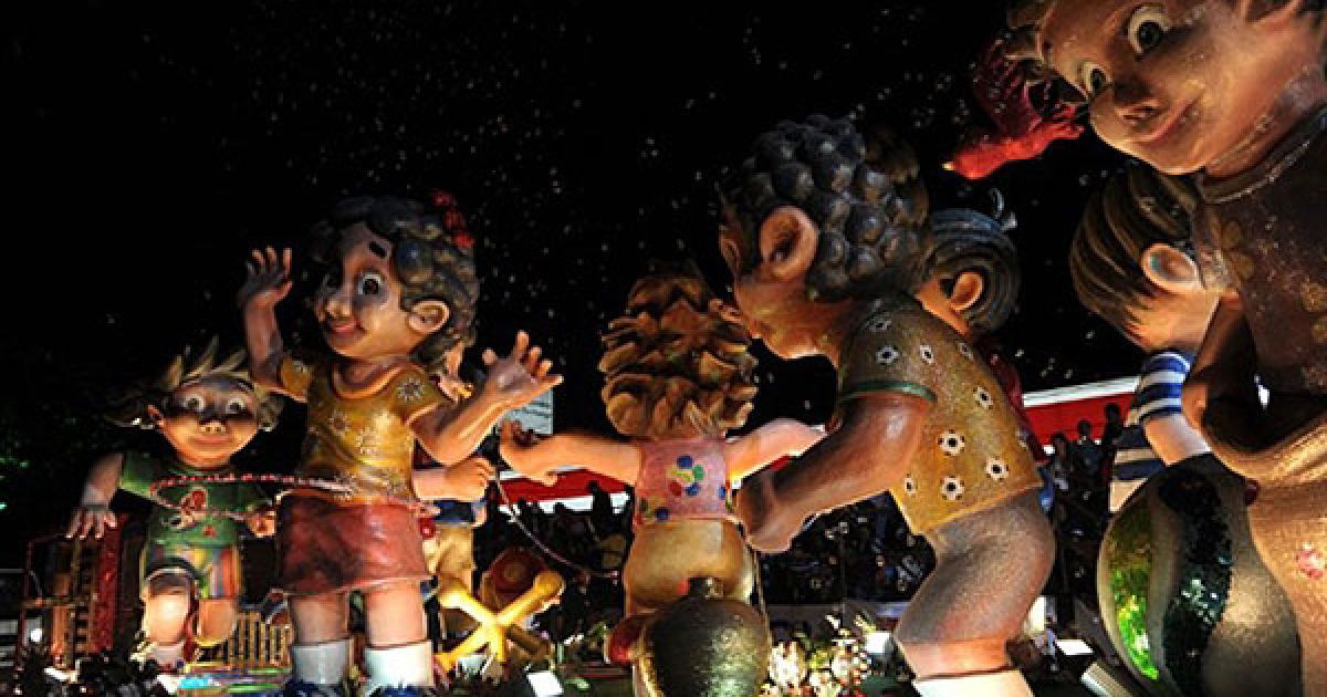 У місті Сан-Хосе (Коста-Ріка) провели Light Festival Parade, який відкриває різдвяні святкування. / © AFP