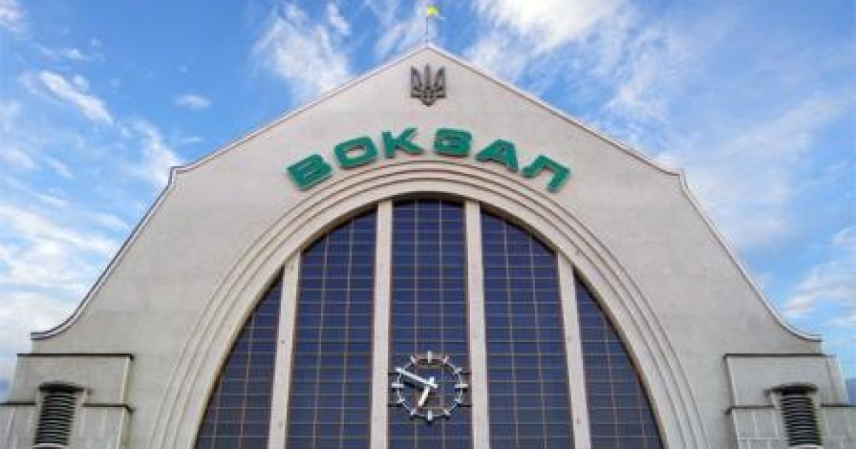 На вокзалі багато українців відзначає Новий рік