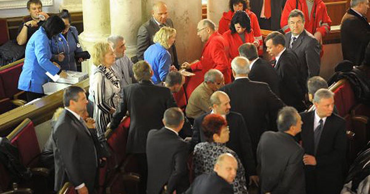 Серед депутатів, які постраждали під час бійки, - Володимир Бондаренко, Михайло Волинець, Василь Кравчук, Юрій Гнаткевич та Євген Суслов. / © УНІАН