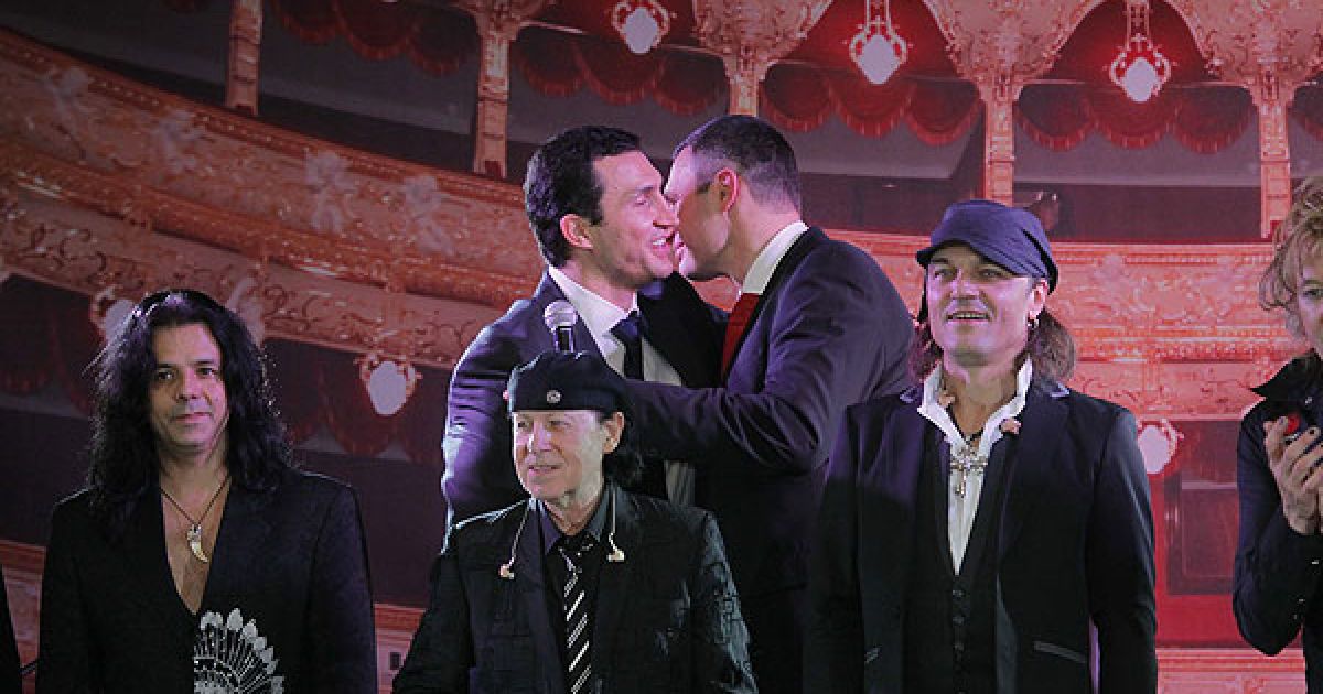 Scorpions продали свою гітару за 230 тисяч євро.
