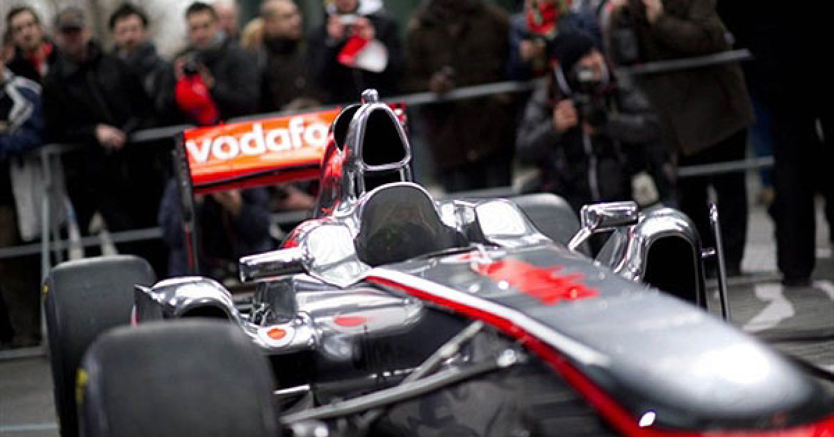 Німеччина, Берлін. Презентація нового гоночного автомобіля McLaren Mercedes MP4-26 у Берліні. / © AFP