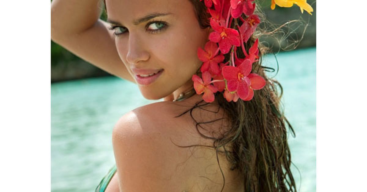 Російська подруга Кріштіану Роналду Ірина Шейк у фотосесії для каталогу купальників Sports Illustrated Swimsuit 2011. / © Sports Illustrated Swimsuit