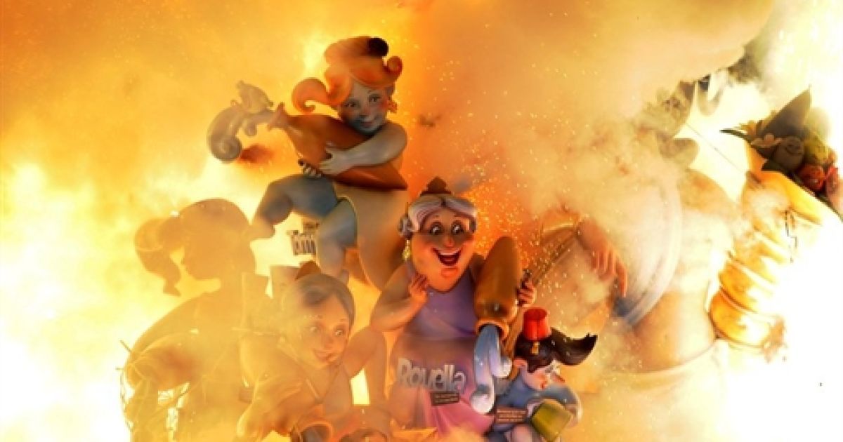 Після завершення параду ляльок спалюють на честь Святого Йосипа, покровителя столярної справи. / © AFP