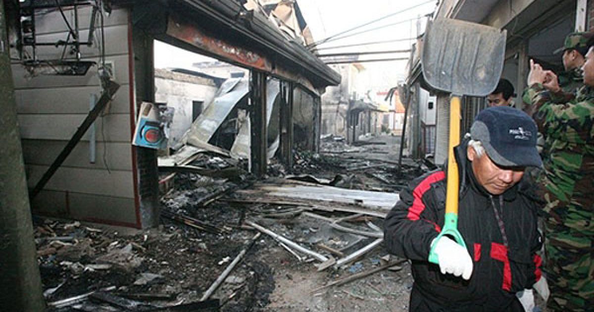 В результаті артилерійського обстрілу на південнокорейському острові загинули четверо громадян Республіки Корея, в тому числі двоє військових, 18 осіб отримали поранення, було пошкоджено десятки будинків. / © AFP