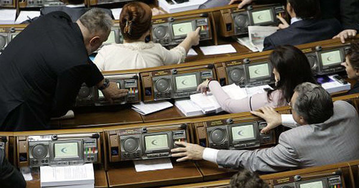 Відповідну пропозицію спікера Володимира Литвина підтримали 244 парламентарі. / © УНІАН