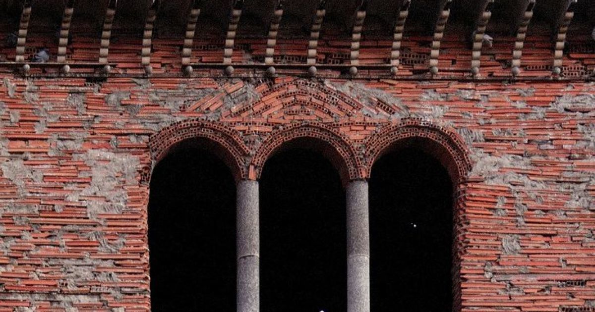 Спочатку у Джорджіо не було навіть дозволу на будівництво та плану будови. / © inhabitat.com