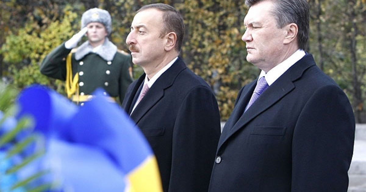 Алієв разом з главою української держави Віктором Януковичем взяли участь у церемонії покладання вінків до Могили Невідомого солдата в Парку Слави в Києві. / © President.gov.ua