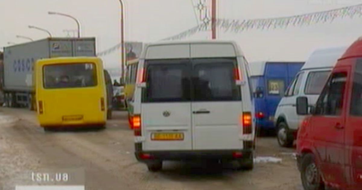 У Києві утворилися багатокілометрові пробки