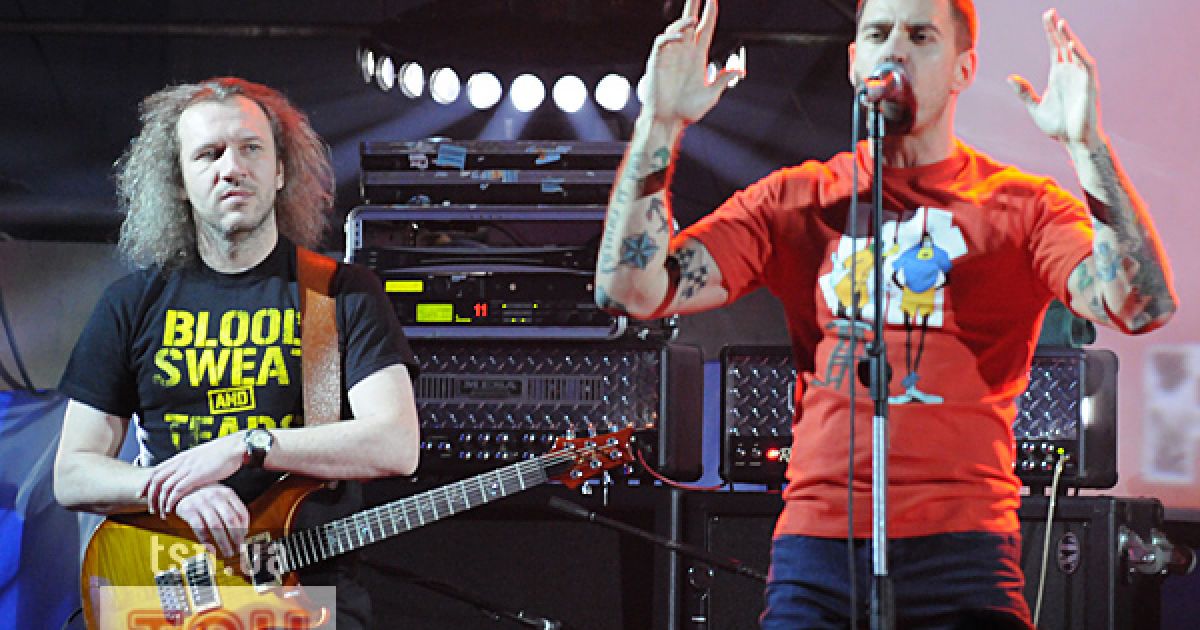 Ця композиція про те, що "люди жують людей".