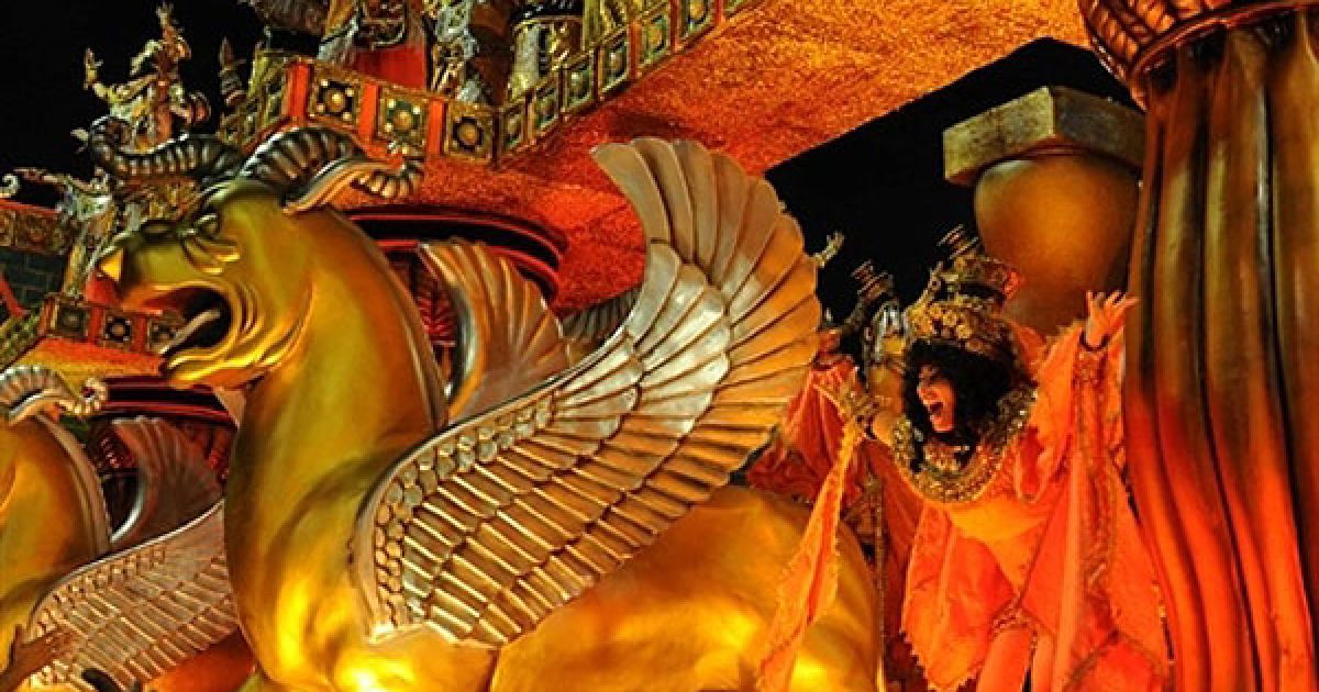 Знаменитий карнавал у Ріо-де-Жанейро зібрав понад 700 тисяч глядачів. / © AFP