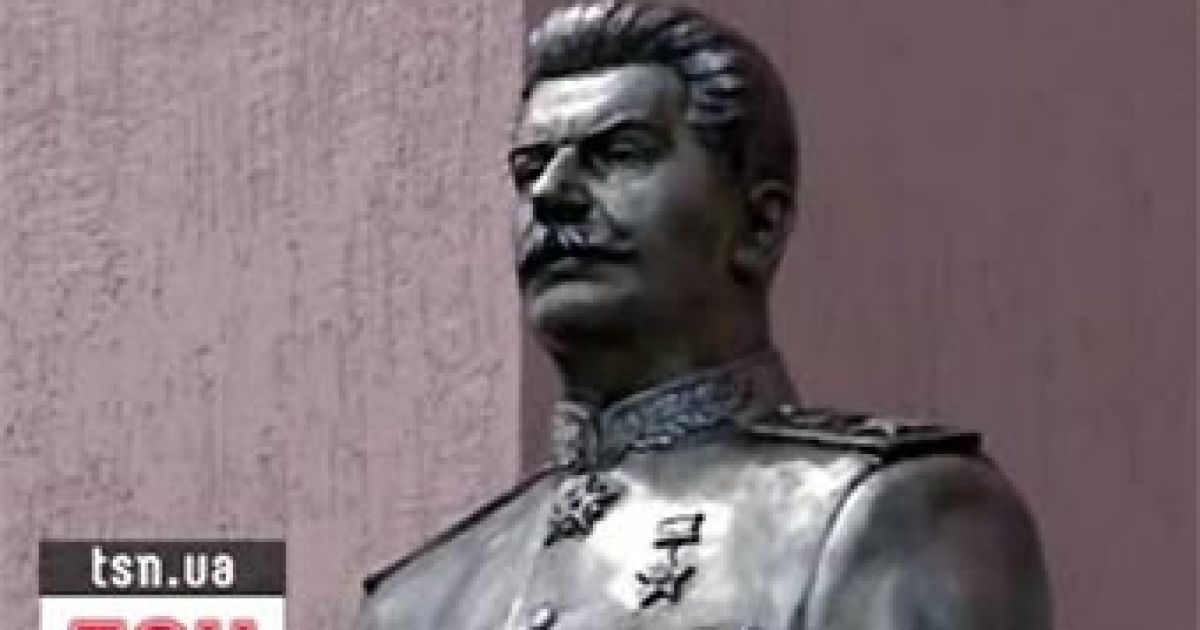 Попередній пам'ятник підірвали у новорічну ніч