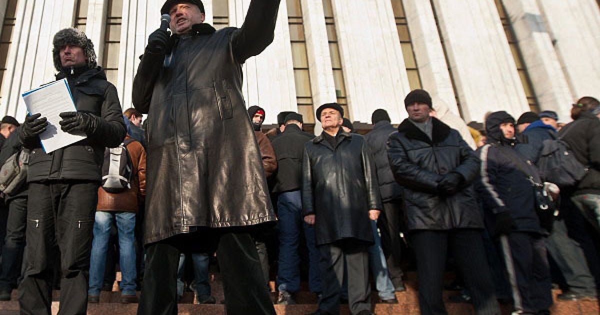 У центрі Києва декілька сотень мітингуючих зібралися на Європейській площі. / © Украинское Фото