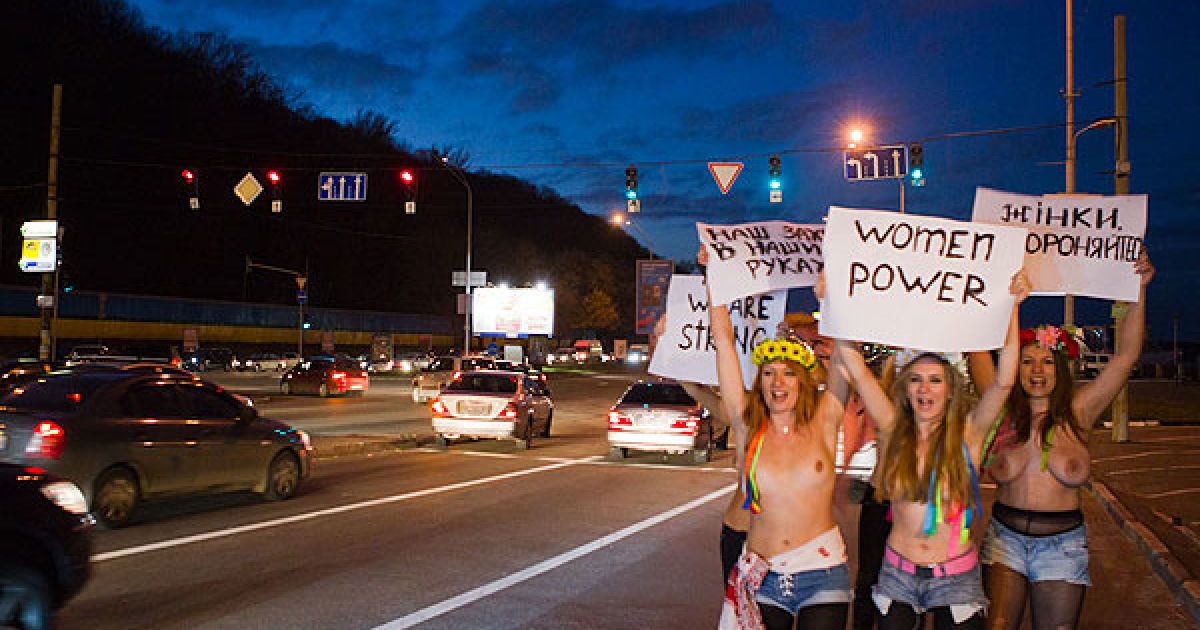 Жіночий рух FEMEN провів у Києві топлес-акцію, присвячену Міжнародному дню боротьби з насильством над жінками. / © Жіночий рух FEMEN
