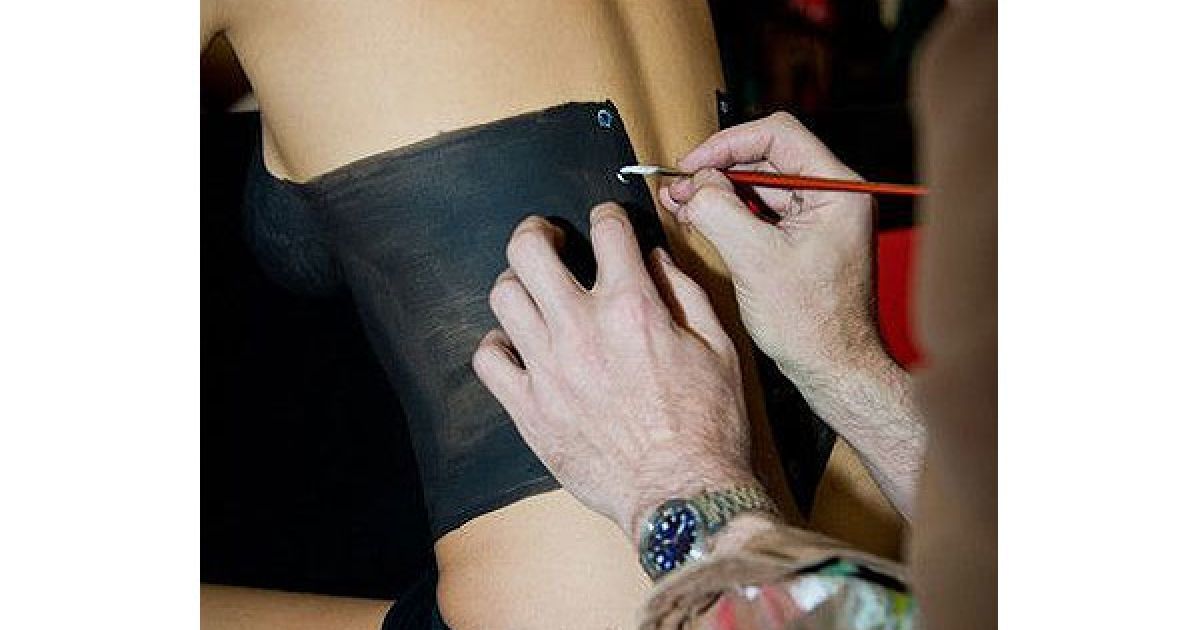 До програми виставки-ярмарку цього року входять конкурс боді-арту, театралізовані вистави, фетиш-шоу і продаж товарів для інтимних розваг.