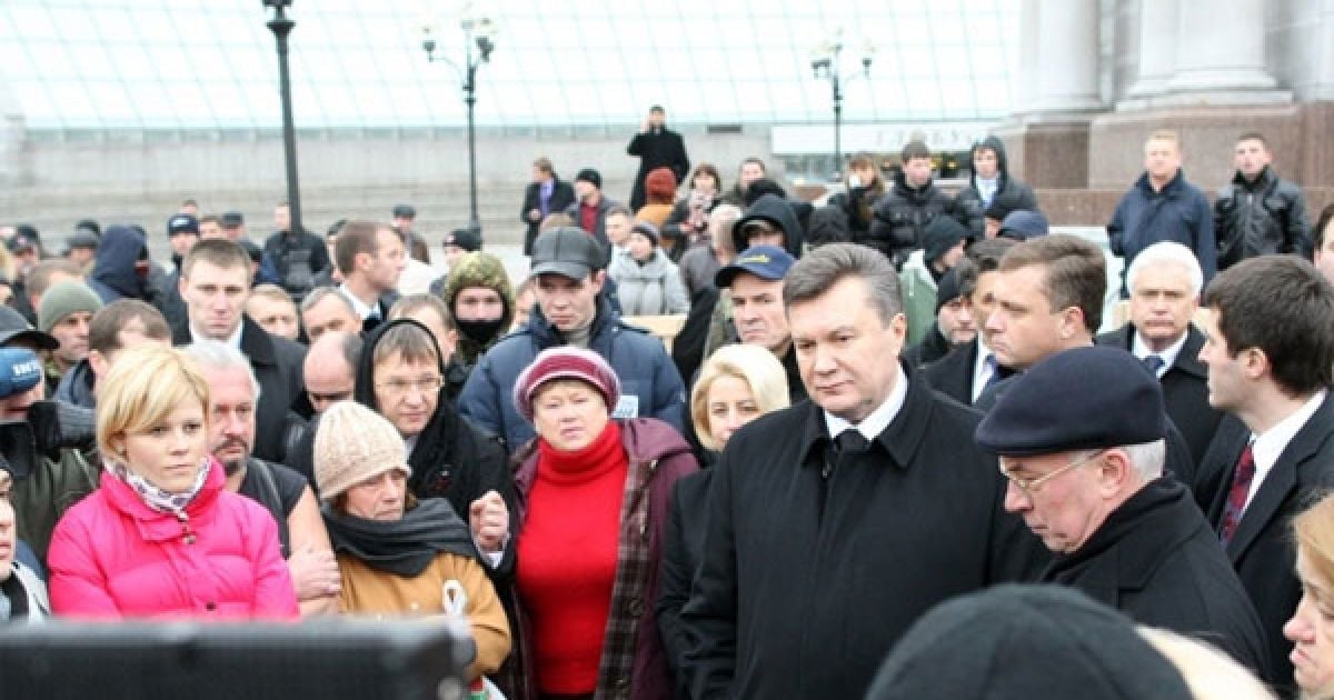 Президент Віктор Янукович і прем&#039;єр Микола Азаров зустрілися з учасниками акції протесту проти Податкового кодексу. / © President.gov.ua