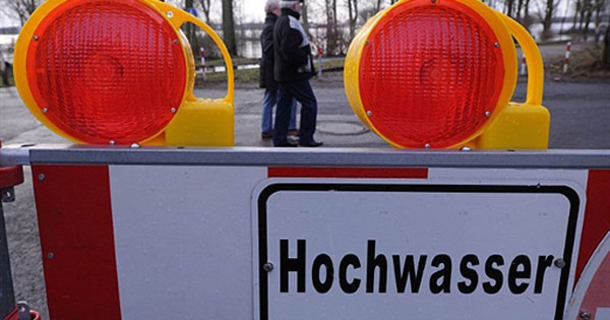 У німецькому місті Монхайм, неподалік від Кельну, встановлено попереджувальні знаки. / © AFP