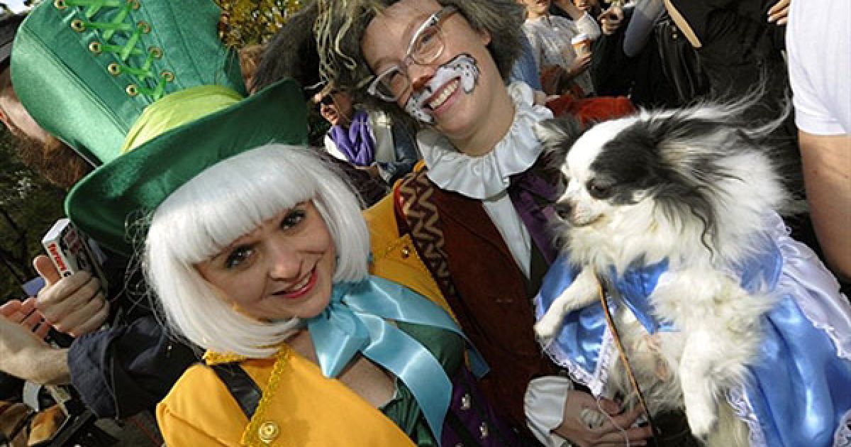 В центрі Нью-Йорка пройшов 20-й собачий парад "Halloween Dog Parade", в якому взяли участь більше 500 собак. / © AFP