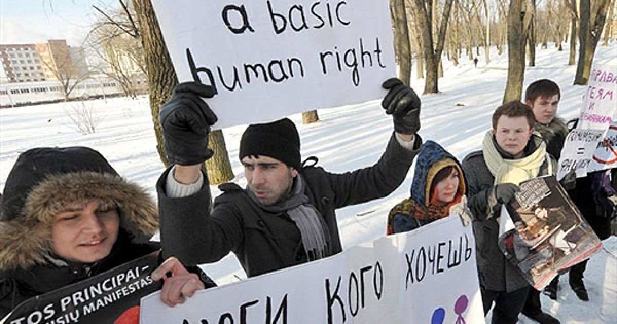 Білорусь, Мінськ. Борці за права геїв провели мітинг проти гомофобії у Мінську. Гей-активісти заявили, що ця акція стала першою законною подібною акцією в Мінську. / © AFP