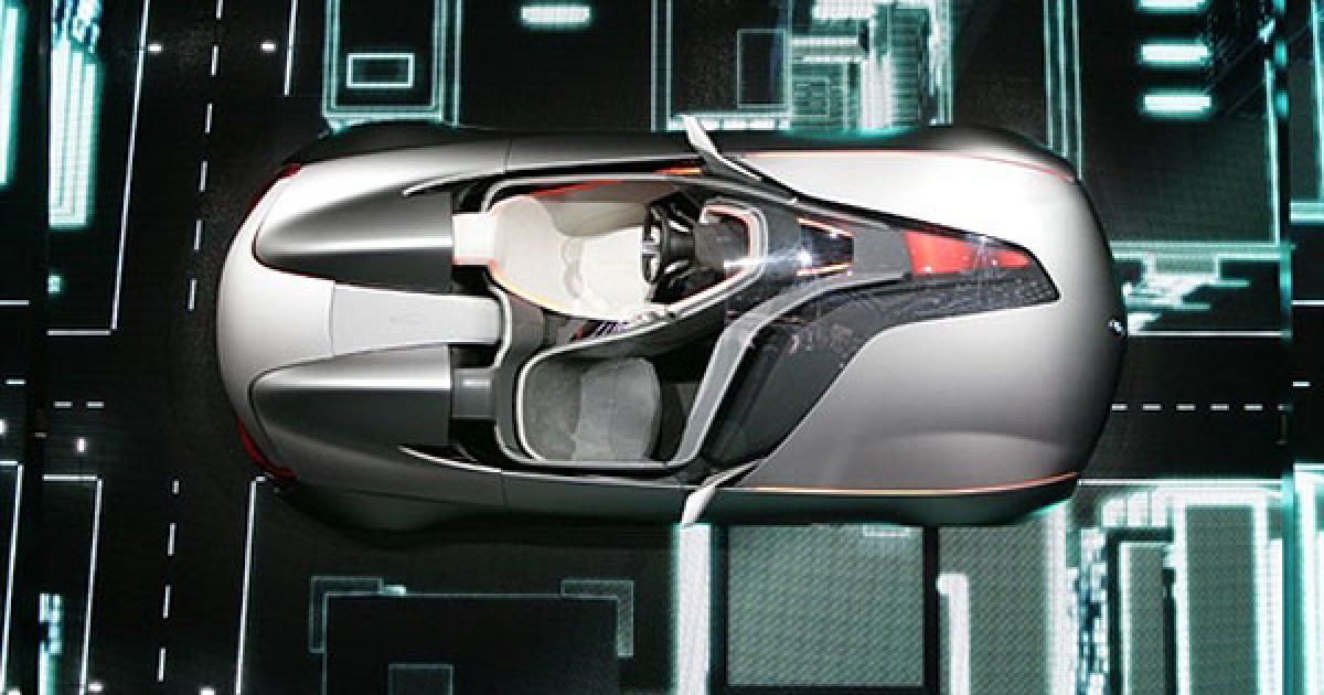 Швейцарія, Женева. Концепт-кар BMW Vision Connected Drive виставлено на стенді автовиробника на 81-му Міжнародному автосалоні у Женеві. На автосалоні цього року презентують 170 нових моделей. / © AFP