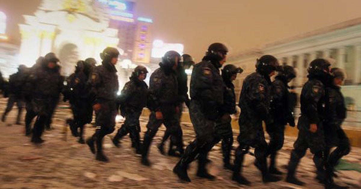 У ніч з четверга на п&#039;ятницю із застосуванням спецпідрозділів МВС на Майдані Незалежності в Києві було розібрано наметове містечко підприємців, які протестували проти Податкового кодексу. / © УНІАН