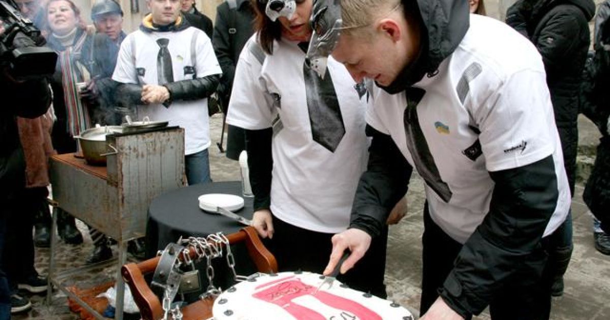 За вченням Леопольда фон Захер-Мазоха, біль та насолода повинні бути поруч. / © ZAXID.NET
