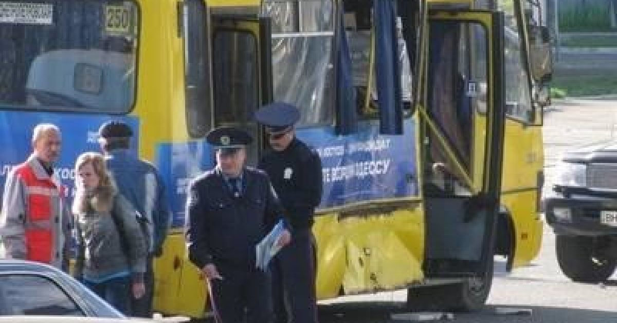 Жінка-водій трамваю відгамселила маршрутника