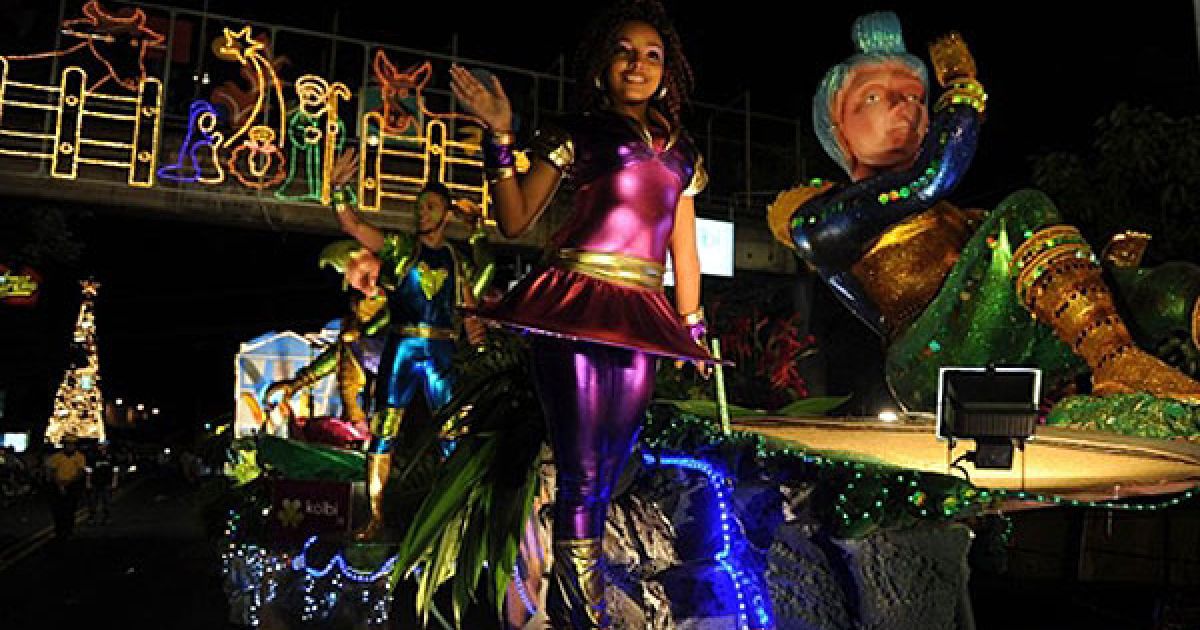У місті Сан-Хосе (Коста-Ріка) провели Light Festival Parade, який відкриває різдвяні святкування. / © AFP
