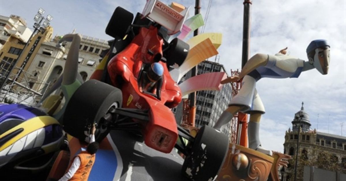 Підготовка ляльок до фестивалю Фальяс (Las Fallas) &mdash; свята вогню і приходу весни. / © AFP