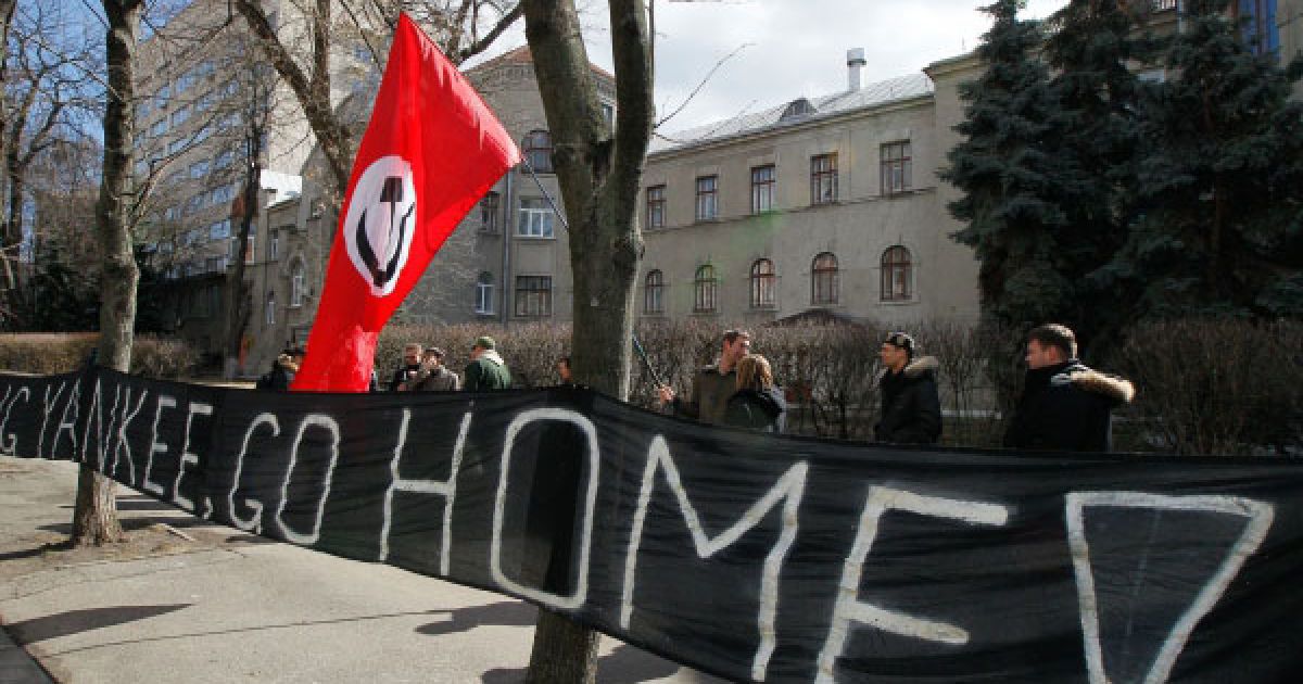 Серед мітингувальників були присутніми представники ультраправих та ультралівих течій. / © Украинское Фото